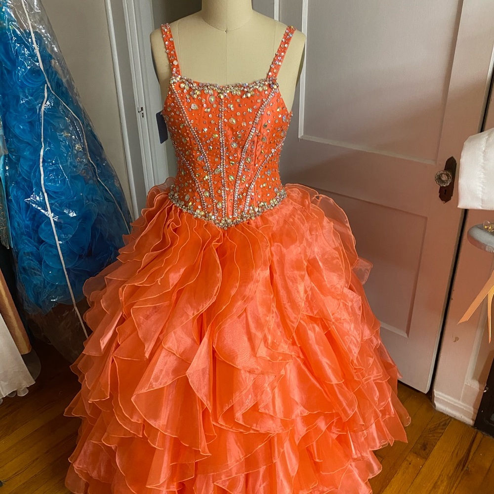 Ladies pageant gown/prom dress - Picture 2 of 12